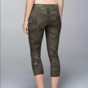 Lululemon Camo Inspire Crop Size 4